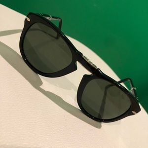 Person Unisex Foldable Sunglasses